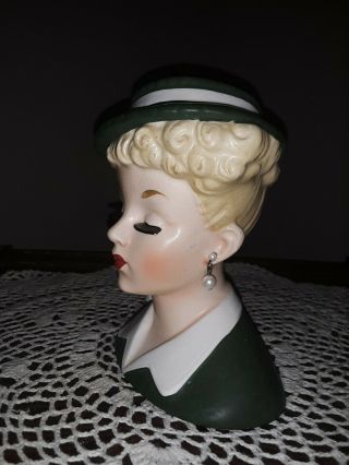 Vintage ' Napco ' Lady Head Vase.  Green,  White,  Hat,  Bow.  1956.  C2633B.  5 3/4 3