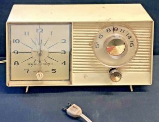 Vintage White Tube Clock Alarm Radio Ge General Electric Model C - 403b Table Top