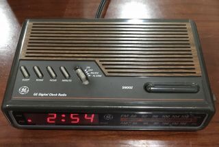 Vintage Wood Grain Ge Digital Alarm Clock Radio Am/fm Model 7 - 4612a