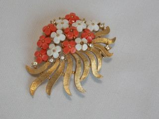 Vintage Crown Trifari Brushed Gold Pin With Coral And White Flowers Rhinestones