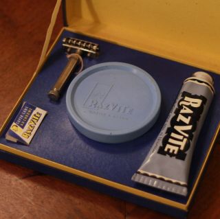Vintage Razvite Cagehead Safety Razor In Gift Set - Like Famex Or Le Coq