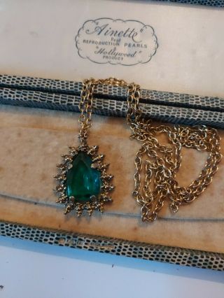 Vintage Art Deco Emerald Green Glass Pendant Necklace