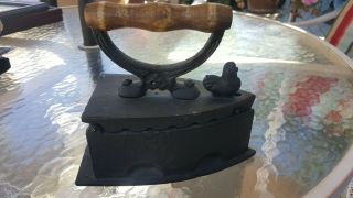 Vintage Cast Iron Sad Coal Fired Clothes Press Iron With Rooster Latch & Grate
