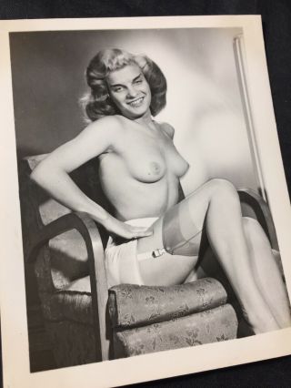Vtg 50’s Amateur Busty Girl Bare Naked At Home Nylons Girlie Nude Risque Pinup