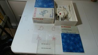 Vintage Singer Deluxe Monogrammer 171276 W/box Instructions 4 Cams 4 Guides