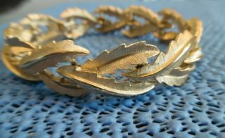 Vintage Signed Crown Trifari Gold Tone Burshed Links Bracelet Leaf Shape 7 "