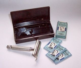 Vintage 1950s Gillette Tech Safety Razor In Bakelite Box & Blades