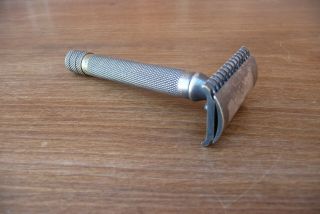 Vintage 1920 Gillette Single Ring Old Type Comb Shaving Razor Serial 766115a