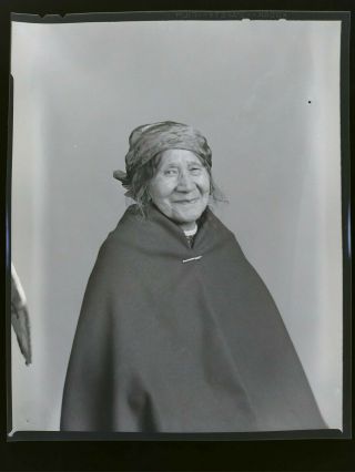 Fb17 Vintage 4x5 Large Format Negative Smiling American Indian Woman 1950 