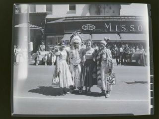 Fb17 Vintage 4x5 Large Format Negative Tourists At Indian Parade 1950 