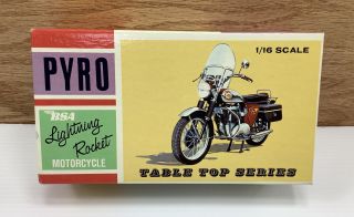 1966 Pyro 1/16 Scale Plastic Model Kit C151 - 100 Bsa Lightning Rocket Motorcycle