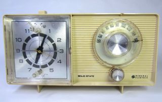 Vtg.  General Electric Radio With Alarm Clock Model C1460 - B