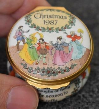 Lovely Halcyon Days Enamels Christmas 1987 Round Trinket Box