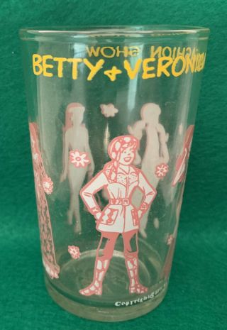 Vintage 1971 Archie Comic Glass Betty & Veronica Fashion Show Sabrina On Bottom