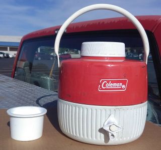 Vtg 1974 Coleman Red White 1 Gallon Cooler Jug W/ Insert Cup Water Camping