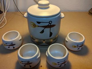 Vintage West Bend Stoneware Bean Pot With Lid And 4 Soup Stew Bean Bowls Mcm
