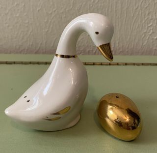 Ceramic Goose That Laid The Golden Egg Salt & Pepper Shakers Bird Vintage Easter