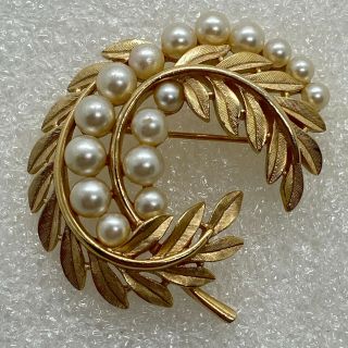 Signed Trifari Vintage Leaf Brooch Pin Faux Pearl Gold Tone Costume Jewelry