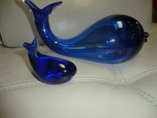 Set Of 2 Vintage Cobalt Blue Hand Blown Glass Whales Figurines 12 " And 3.  5 Long