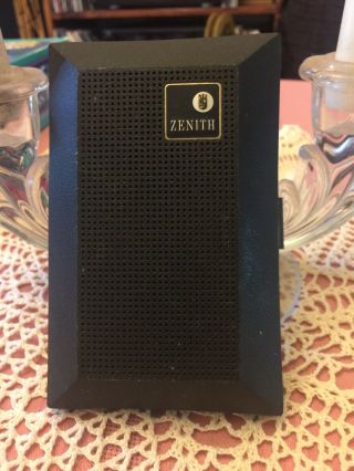 Vintage Transistor Radio: Zenith Royal 16 Billfold Radio 1960 