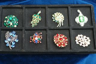 Six (6) Bright,  Sparkly Vintage Woman’s Costume Jewelry Pins / Brooches,  Weiss