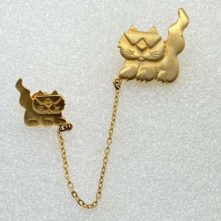 Signed Jj Vintage Cat With Chained Kitten Lapel Pin Gold Tone Costume Jewelry