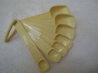 Vintage Tupperwarecomplete Set Of 7 Cream - Colored Measuring Spoons W/d - Ring