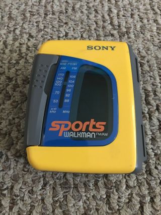 Vintage Sony Sports Walkman Wm - Fs191 Am/fm Radio Cassette Player