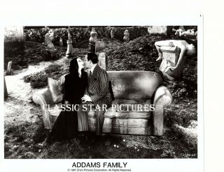 R58 Anjelica Houston Raul Julia The Addams Family 1991 8 X 10 Vintage Photograph