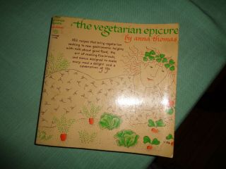 Vegetarian Epicure Anna Thomas 1972 Soft Cover Vintage Cook Book Recipes