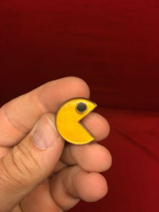 Vintage Pac - Man Pacman Metal Enamel Lapel Pin 1980’s Video Game Toy