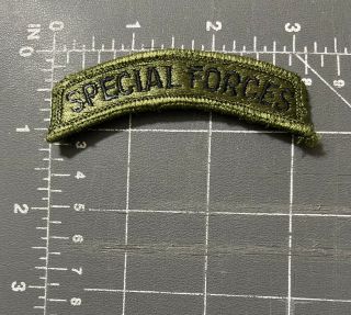 Vintage United States Army Special Forces Group Airborne Patch Tab Green Berets