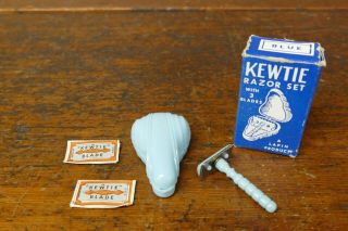 Vintage Kewtie Mini Ladies Boudoir Safety Razor Blue Clamshell Ridged Case W Box