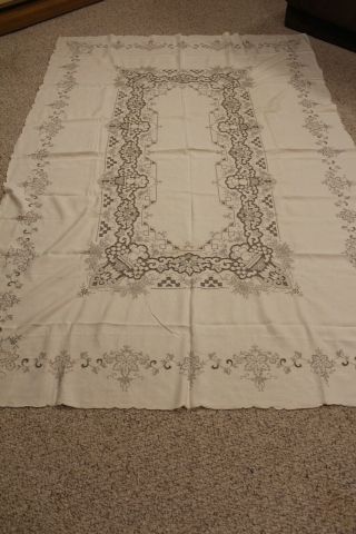 8’ Vintage Cutwork Tablecloth & 12 Matching Embroidered Napkins From Hong Kong