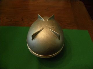 Vintage 7 5/8 " Nordic Ware Cast Aluminum Egg Shaped Mold Cake Pan