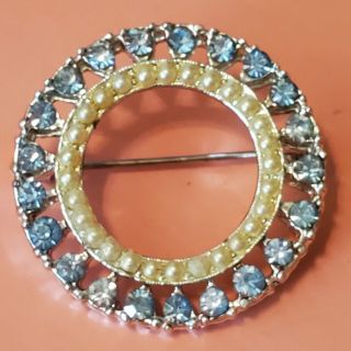 1.  5 " - Vintage Silver Tone Blue Rhinestone & Faux Pearl Circular Pin Brooch