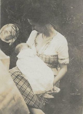 Vintage Photo Vp182 Mother Holding Baby While Breast Feeding