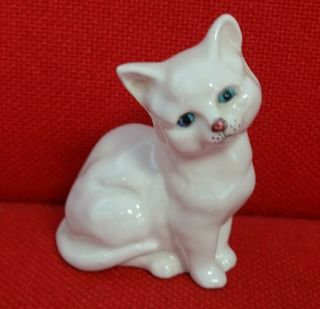 Cute Vintage Royal Doulton White Seated Kitten Cat Figurine 1st Quality