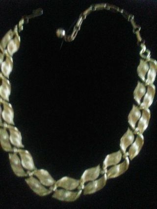 Vintage Lisner Gold Tone 16 Inch Necklace 2