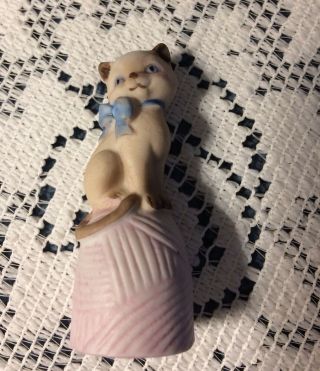 Vintage Thimble Bisque Enesco Siamese Cat Sitting On Pink Yarn Ball