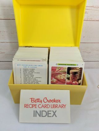 Vintage 1971 Betty Crocker Recipe Card Library With Index Yellow Plastic Holder