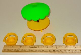 Vtg Fisher Price Little People Yellow Green Umbrella Table 4 Chairs 952 997