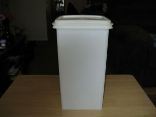 Vintage Tupperware Saltine Cracker Keeper Container 1314 With Sheer Lid 1315 Euc