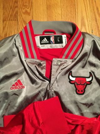 E ' Twaun Moore worn Chicago Bulls 14 - 15 red pregame jacket,  L,  2 3