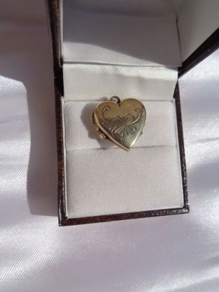 Pretty Vtg Unmarked Gold? Front And Back Heart Shaped Etched Small Locket
