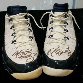 Michael Finley Game Worn & Signed Shoes Beckett C.  O.  A.