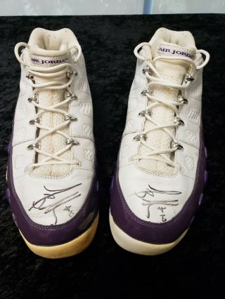 Mike Bibby Game Worn & Signed Shoes Beckett C.  O.  A.  5/10/2003