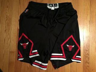 Tony Snell Game Worn Chicago Bulls Black Shorts,  Size 2xl,  2