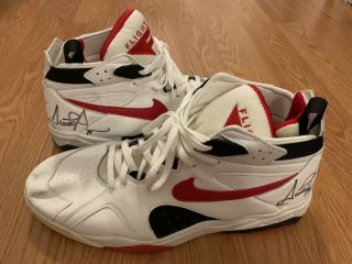 Scottie Pippen Chicago Bulls 1992 - 93 Game - Worn Autographed Shoes (Ball Boy LOA) 2