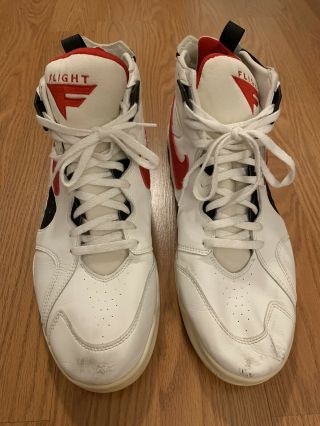 Scottie Pippen Chicago Bulls 1992 - 93 Game - Worn Autographed Shoes (Ball Boy LOA) 3